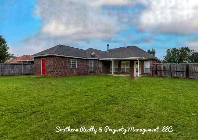 Building Photo - Fine Silver Living in Silver Pointe