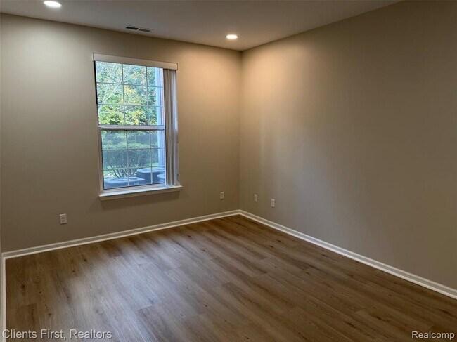 Building Photo - 16040 Morningside