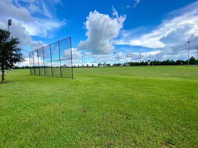 Building Photo - Beautiful Home for rent in Poinciana - 4 bed 2.5 bath plus large bonus room