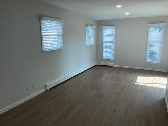 Building Photo - 420 W Park Ave