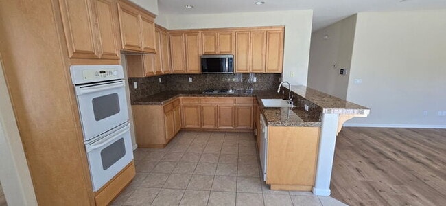 Building Photo - Tracy, Beautiful Home in Award Winning Jef...