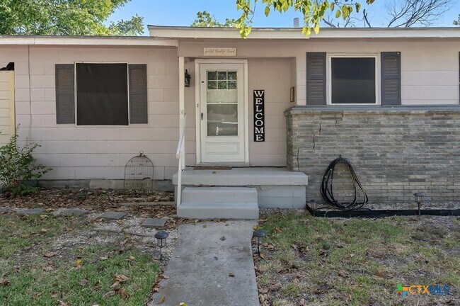 Building Photo - 906 Debus Dr