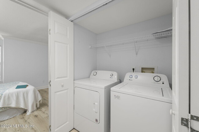 Building Photo - 858 Shoreline Cir