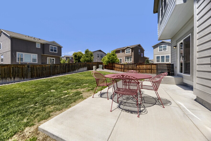Building Photo - 1071 Black Saddle Street