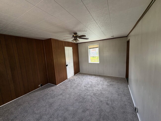 Building Photo - 615 Bigler Ave