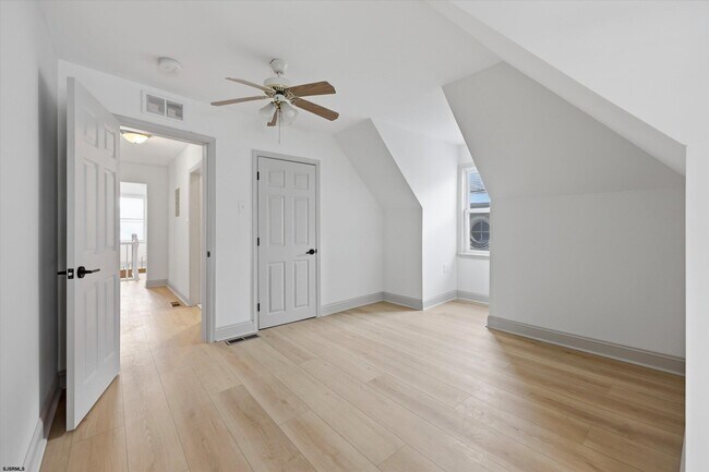 Building Photo - 123 S Berkley Square