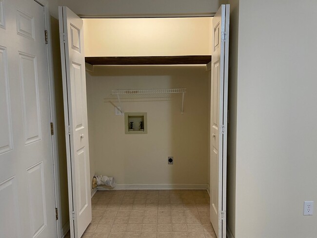 Building Photo - Move In Ready! $1195.00/month