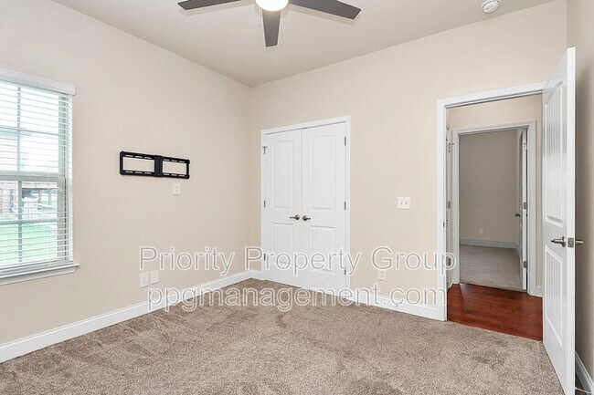 Building Photo - 141 Tall Fern Lp