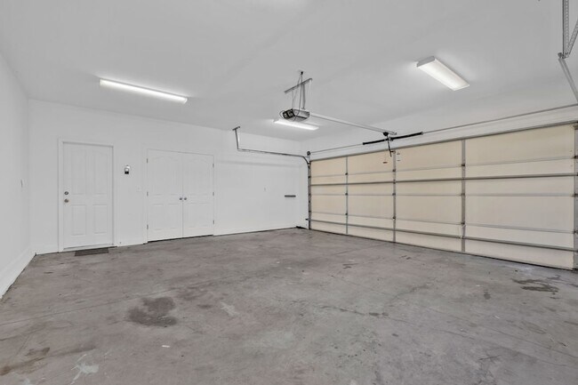 Building Photo - 614 Greene Dr