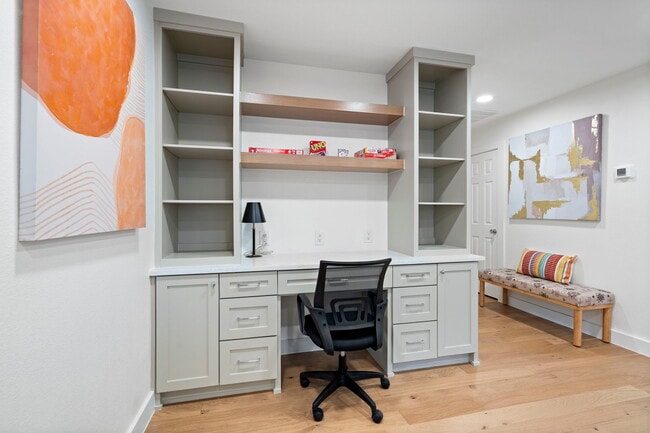 Building Photo - 6501 Ravendale Ln