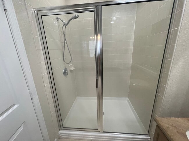 Building Photo - Affordable Elegance! 3 Bed 2 Bath Condo in...