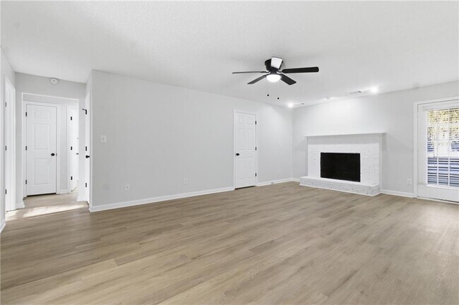 Building Photo - 2110 Meadow View Ct