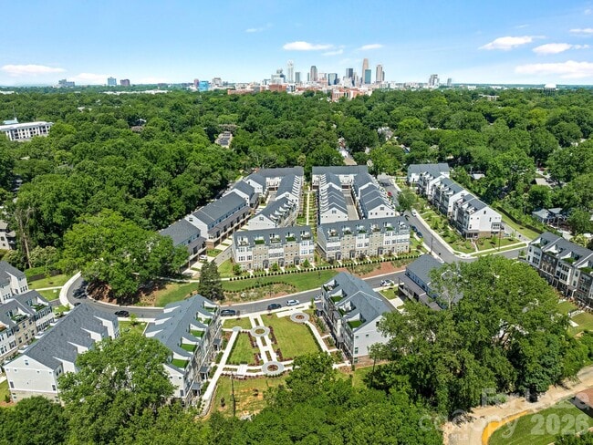 Building Photo - 2555 Deacon Ave