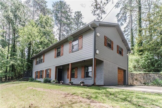Building Photo - 302 E Valley Rd NE