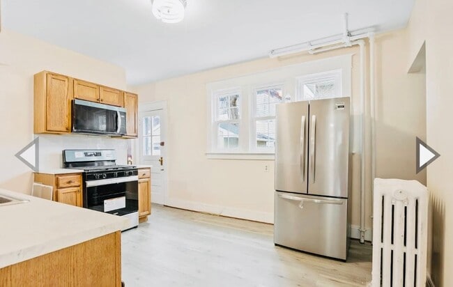 Building Photo - Private Rooms for Rent in Modern Pine Hills Home | Utilities Included