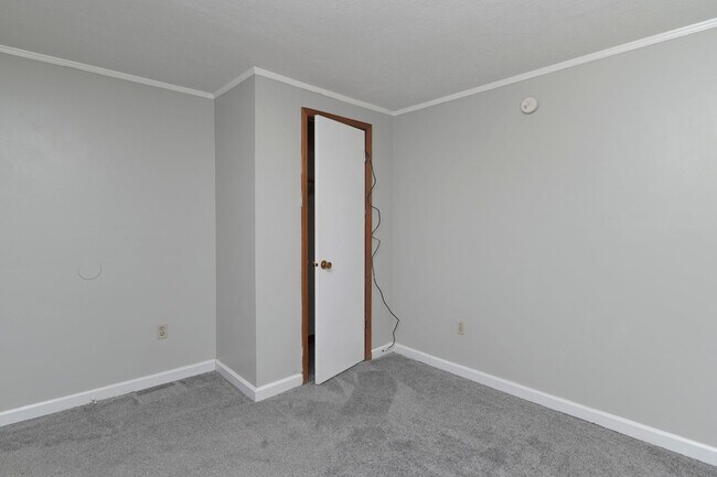 Building Photo - Just 8 Minutes from USC – Charming 2 Bedroom Home with Covered Front Porch!