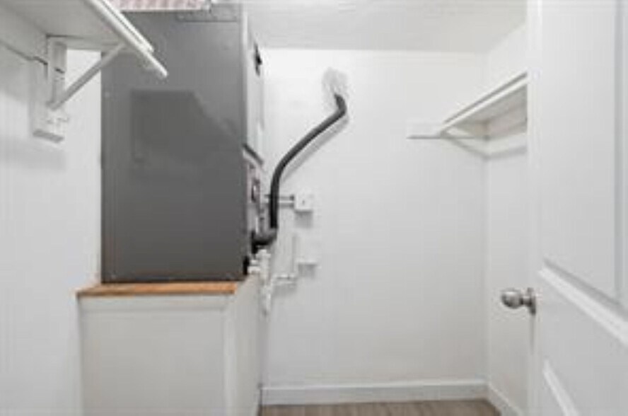 Building Photo - 1400 NE 57th St