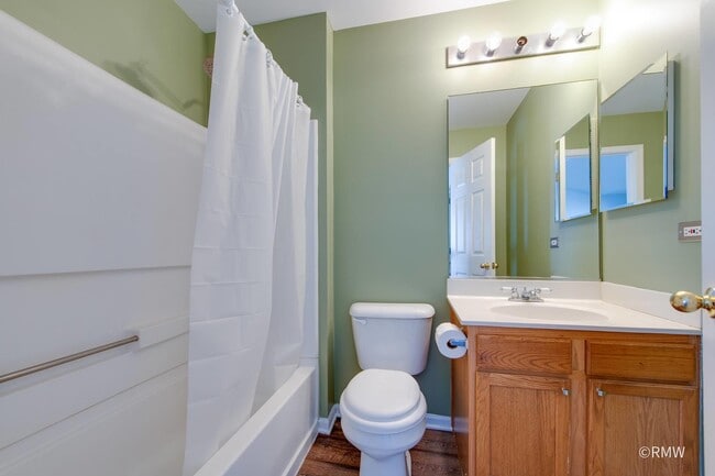 Building Photo - 27 Monarch Dr