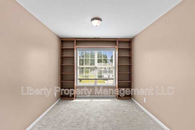 Building Photo - 130 Breezewood Dr