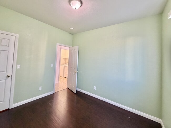 Building Photo - 2952 Jacaranda Dr