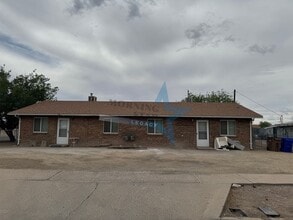 Building Photo - Cute 2-Bedroom Duplex