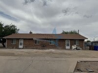 Building Photo - Cute 2-Bedroom Duplex