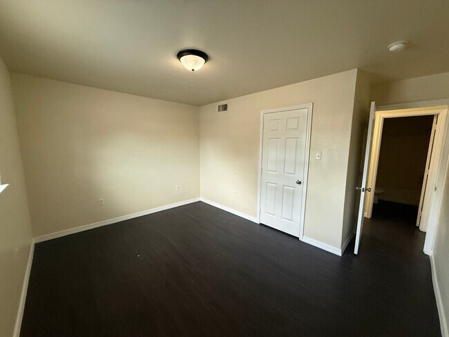Building Photo - 1336 Jade Ave