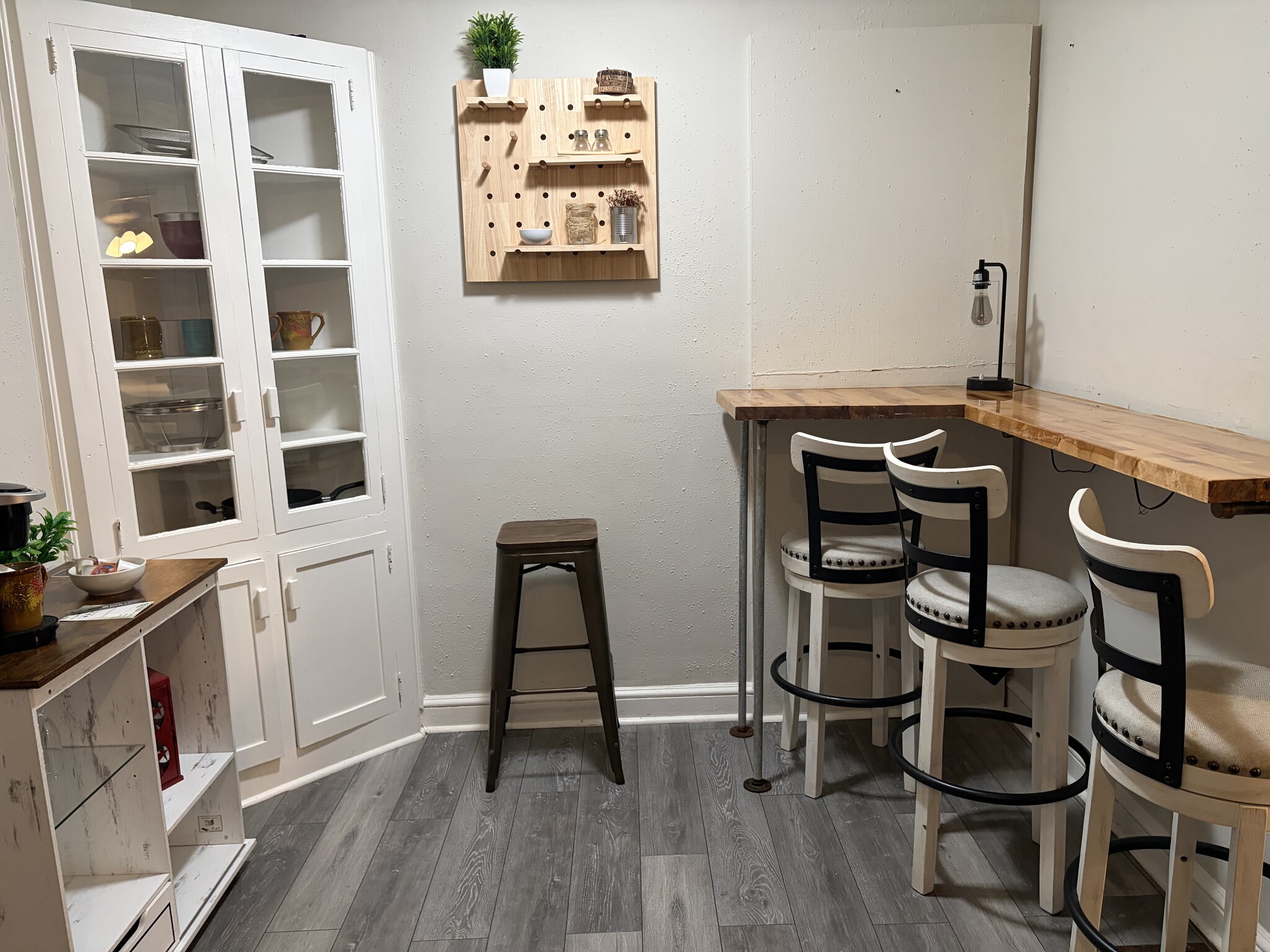 Kitchen nook - 2710 Winburn Ter