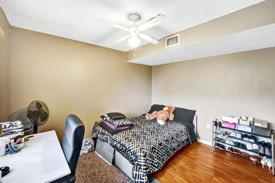 Building Photo - 9470 Tangerine Pl