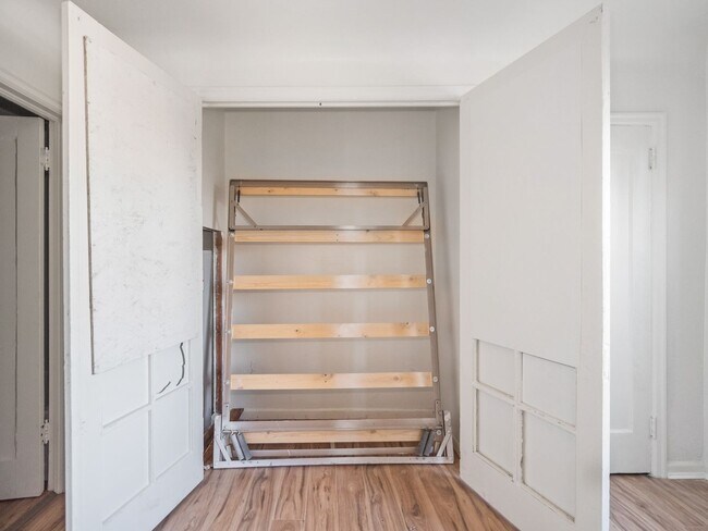 Building Photo - SUPER LOWER SOUTH HILL LOCATION , CLOSE TO HUCKLEBERRY MARKET