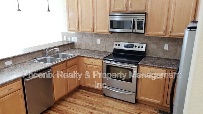 Building Photo - 302 St Ida Cir