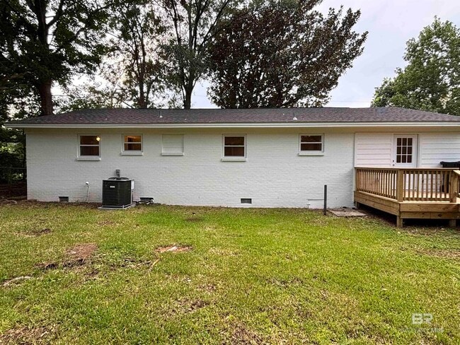 Building Photo - 23136 Oak St