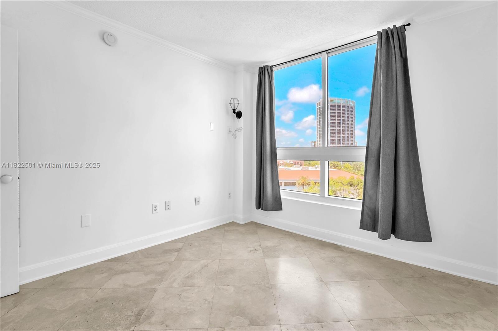 Building Photo - 2951 S Bayshore Dr