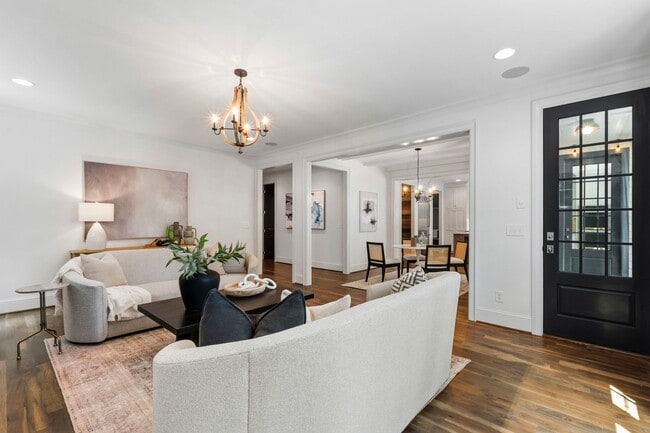 Building Photo - Custom Built 4BD, 4BA Home with Bonus Room...