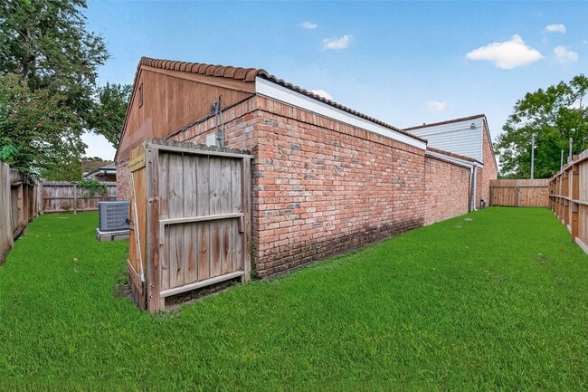 Building Photo - 6138 Gallant Forest Dr
