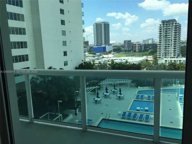 Building Photo - 1800 N Bayshore Dr