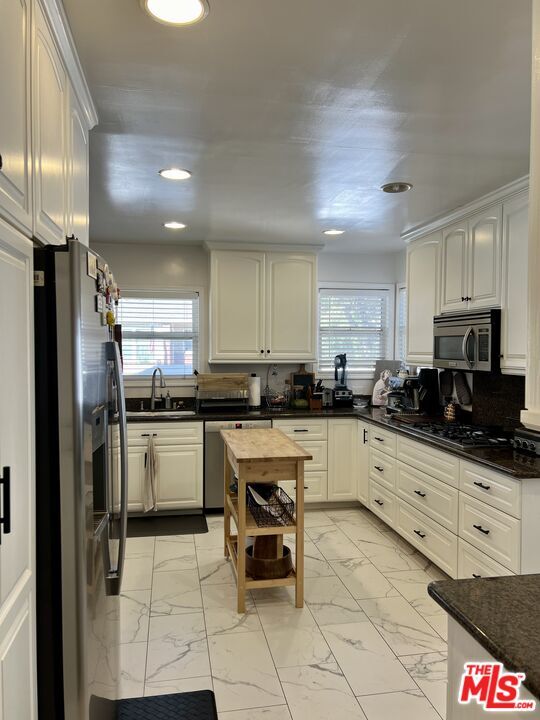 Building Photo - 8404 Newlin Ave