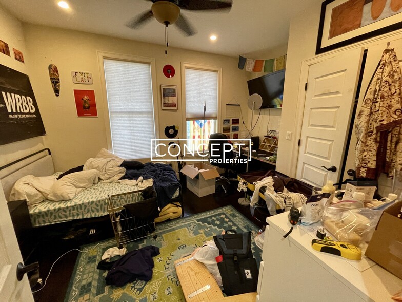 Building Photo - 23 Hillside St