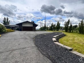 Building Photo - Unique 3 Bed, 2.5 Bath Rancher w/ Huge Yar...