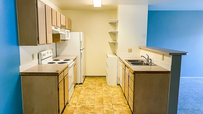 Building Photo - 3bed/2bath ground floor condo close to U of I, Shopping, Public Transportation