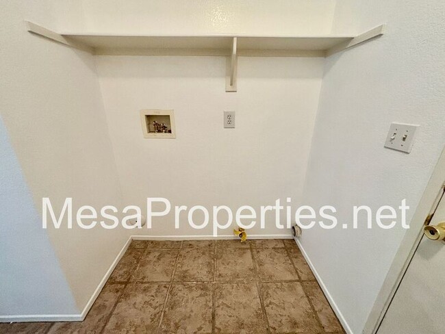 Building Photo - 15307 Ross Dr