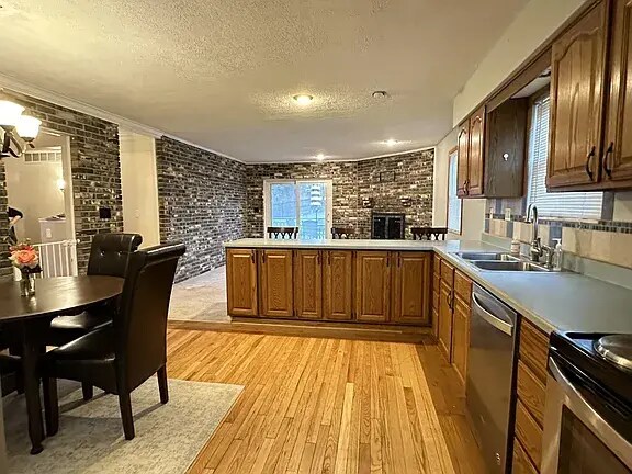 Building Photo - 5684 Red Oak Dr