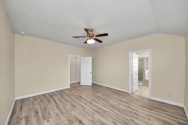 Building Photo - 24654 Greenwood Bay Dr