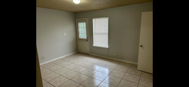 Building Photo - FOXFIRE8121