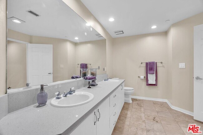 Building Photo - 12000 Goshen Ave