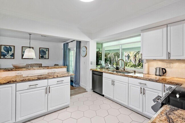 Building Photo - 5221 NE 26th Ave