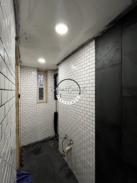 Building Photo - 125 E 39th St