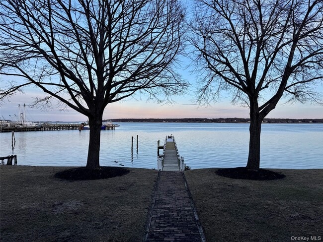 Building Photo - 424 4th St