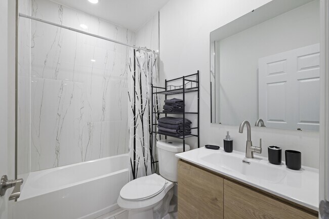 Building Photo - 674 Windermere Dr