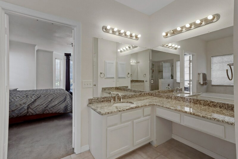 Building Photo - 2209 Micarta Dr